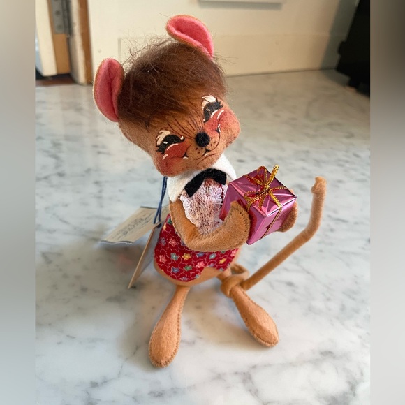 Annalee Other - EUC!! Annalee Mouse with Gift 1998